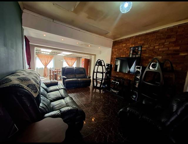 3 BEDROOM HOUSE FOR SALE IN STRUBENVALE